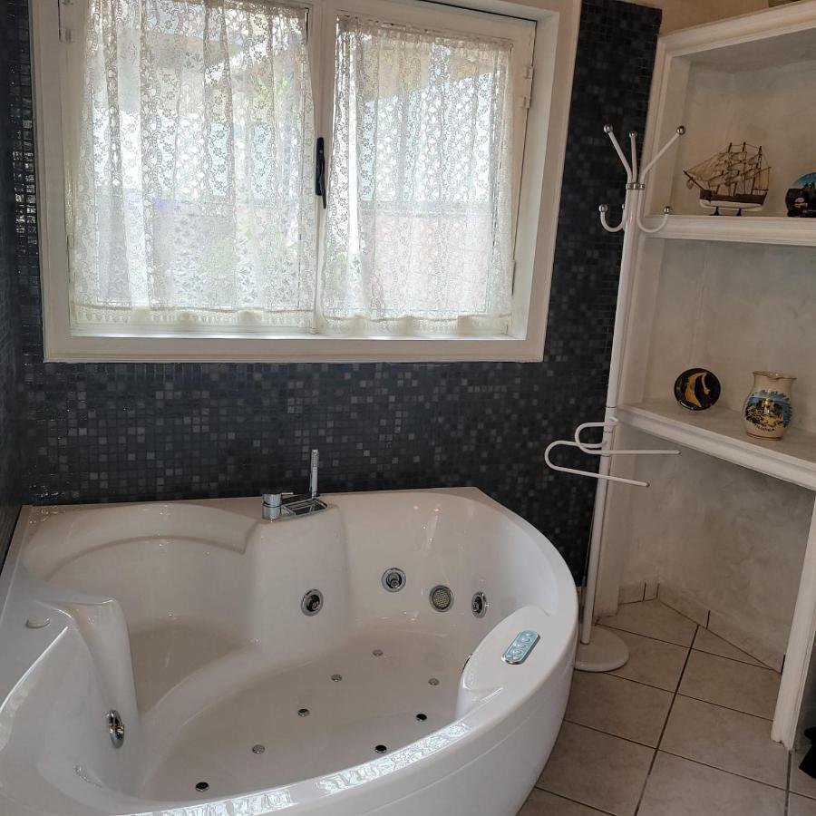 Josephine'S Cottage Мистербианко Екстериор снимка